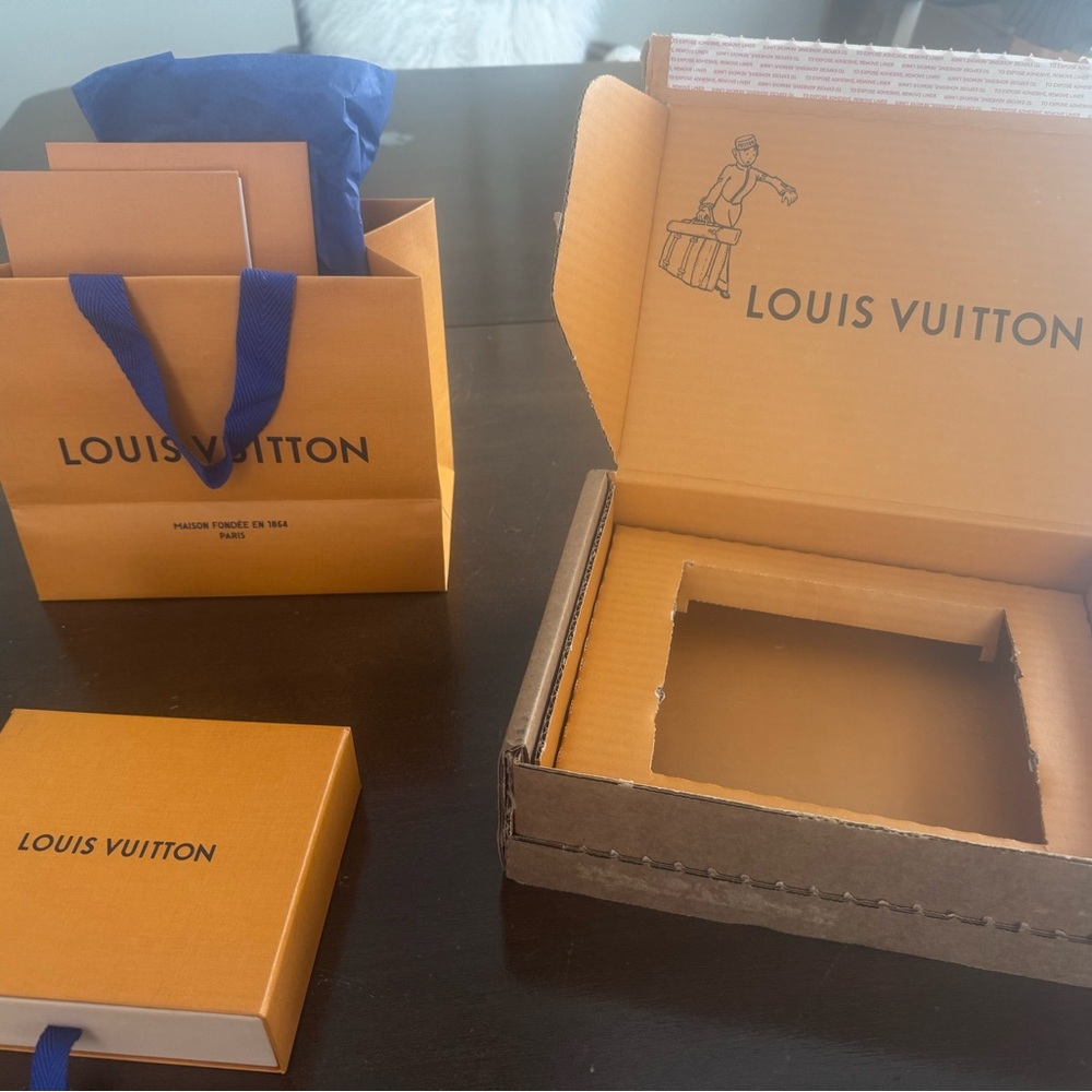 Louis Vuitton Men’s Leather Wallet (in original Orange Gift Box Set)